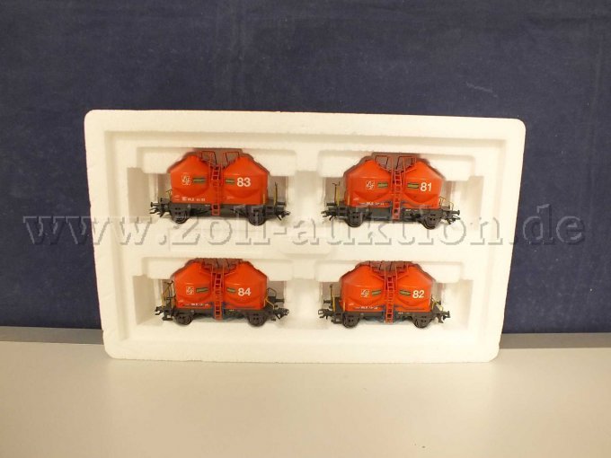 Aufnahme der 4 Behälterwagen in der Umverpackung.