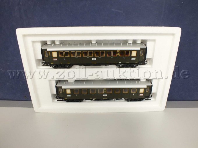 Aufnahme der 2 Wagen Bayerischer Schnellzug der DRG
in der Umverpackung