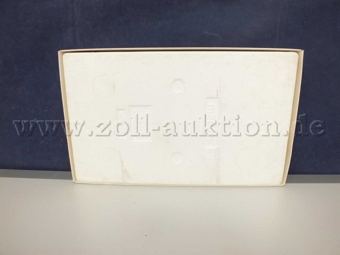 Rückseite der OVP mit Beschädigungen