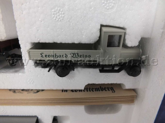 Detailaufnahme Oldtimer-LKW mit Aufschrift Leonard Weiss