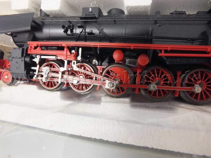 Detailaufnahme der Treibstange, Kuppelstange und Schwingenstange