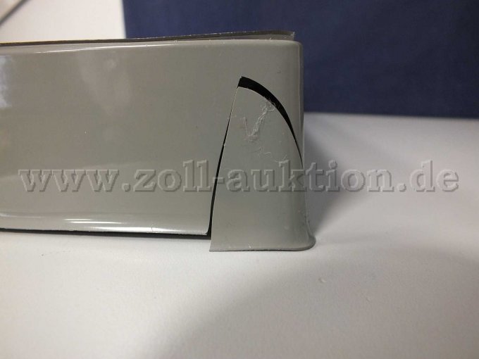 Beschädigung am Blister rechte Seite