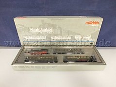 Gesamtansicht der Auktion Dampflokomotive BR 75 der DRG  und 3 verschiedene Personenwagen