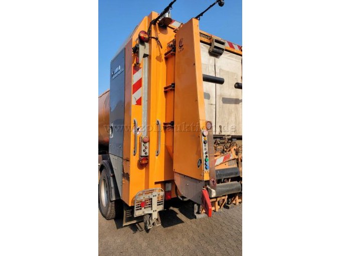 Müllsammelfahrzeug Mercedes-Benz Actros 3 / 2732 K 6x4
Aufbau: Faun Rotopress 520B
Schüttung: Zöller