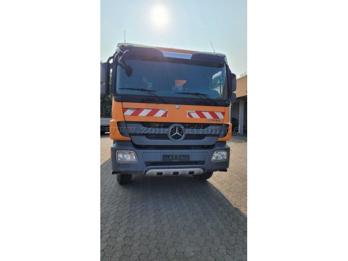 Müllsammelfahrzeug Mercedes-Benz Actros 3 / 2732 K 6x4
Frontansicht