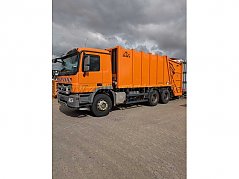 Müllsammelfahrzeug Mercedes Benz
(Fahrerseite)