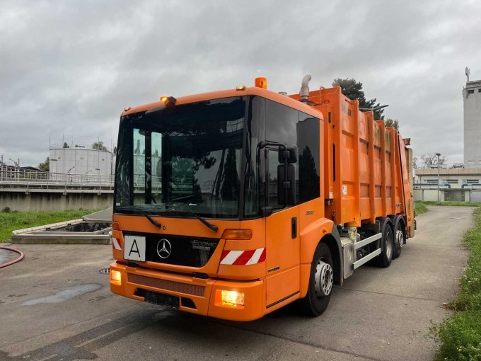 Müllsammelfahrzeug Mercedes Econic 2633 L NLA, Zöller Medium XL 21,5 / Lifter 2301