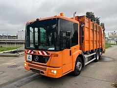 Front- und Fahrerseite - Müllsammelfahrzeug Mercedes Econic 2633 L NLA, Zöller Medium XL 21,5 / Lifter 2301