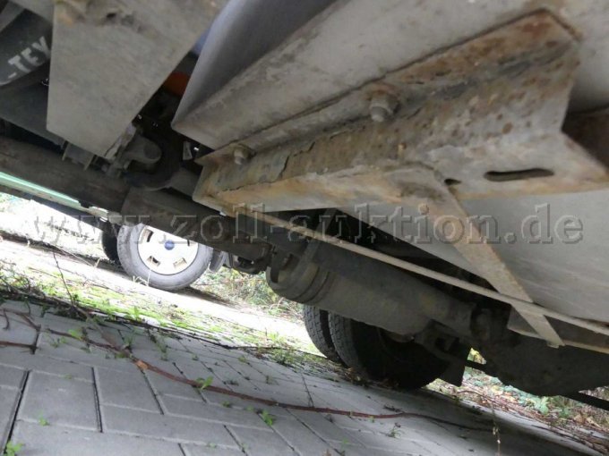 Blick unter das Fahrzeug