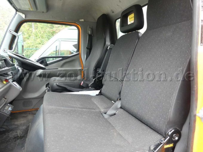 Blick in die Fahrerkabine links