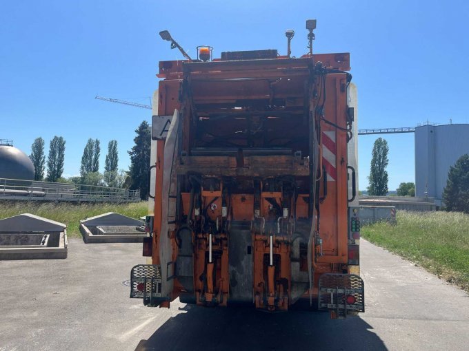 Heckansicht Zöller Lifter Typ 422