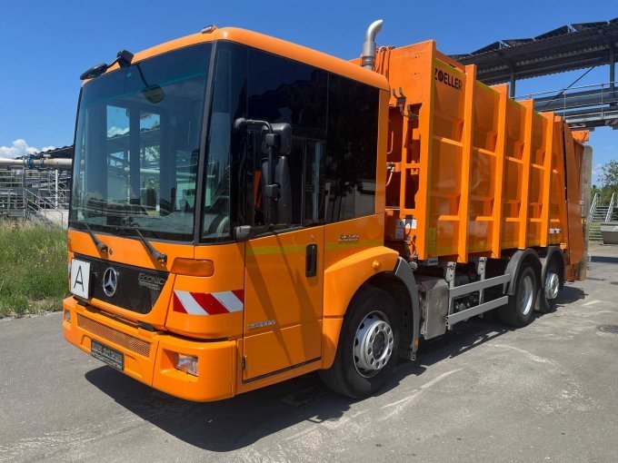 Front-Seitenansicht Mercedes-Benz Econic Müllwagen
