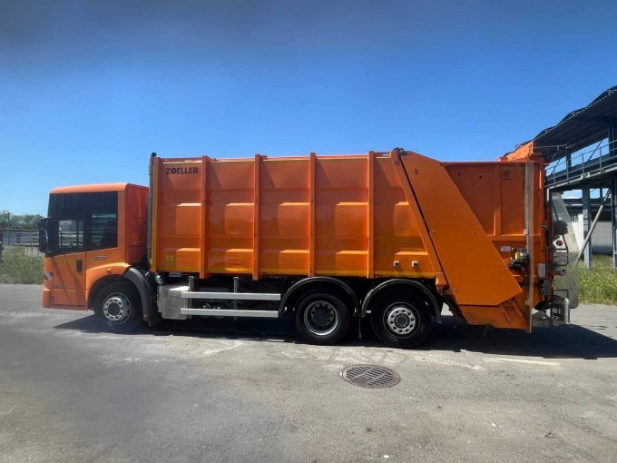 Seitenansicht Zöller Aufbau Medium XL 21,5 + Lifter Typ 422