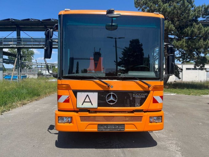 Frontansicht Mercedes-Benz Econic Müllwagen
