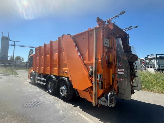 Heck-Seitenansicht Zöller Lifter Typ 422
