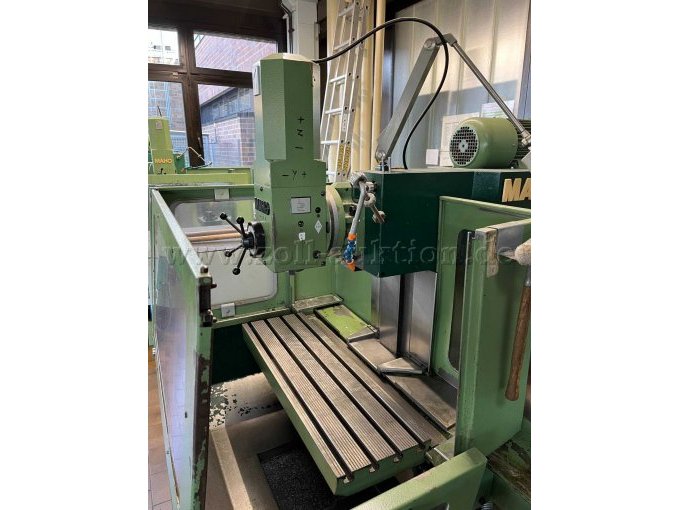 MAHO 400E Universal Fräs- und Bohrmaschine - Ansicht seitlich rechts