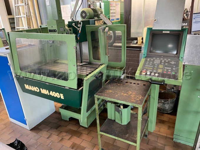 MAHO 400E Universal Fräs- und Bohrmaschine - Ansicht Front