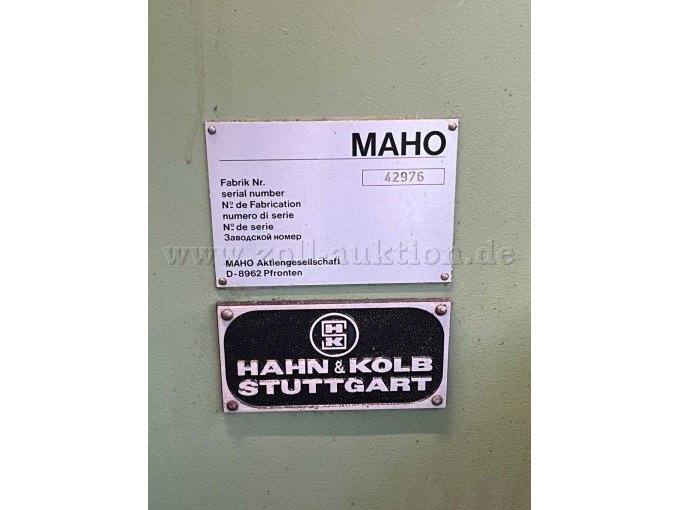 MAHO 2 400 E Universal Fräs- und Bohrmaschine - Ansicht Typschild