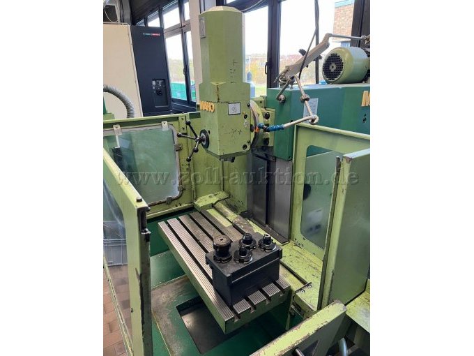 MAHO 2 400 E Universal Fräs- und Bohrmaschine - Ansicht Innen