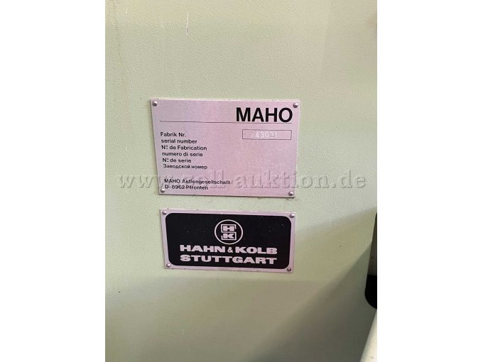MAHO 400 E Universal Fräs- und Bohrmaschine - Ansicht Typschild