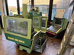 MAHO 2 400 E Universal Fräs- und Bohrmaschine - Ansicht seitlich