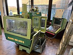 MAHO 2 400 E Universal Fräs- und Bohrmaschine - Ansicht seitlich
