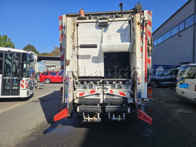 Hinten mit Schüttung