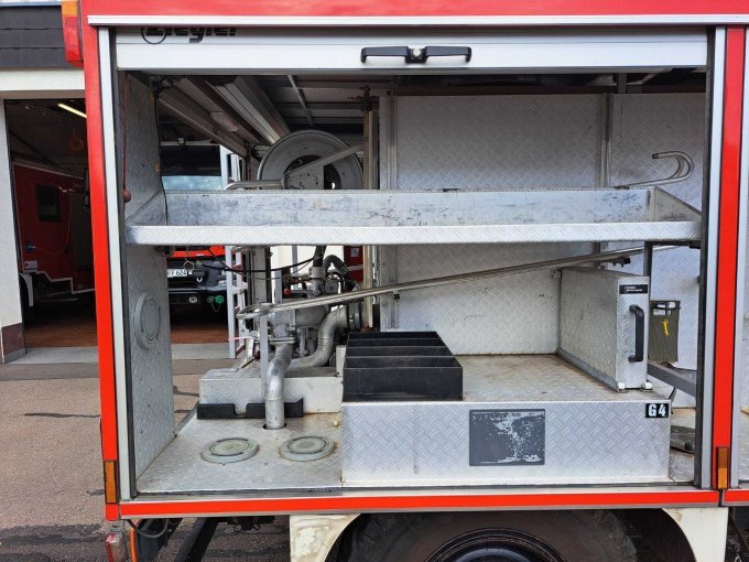 1 MAN-VW 8-150 tankblusvoertuig met vierwielaandrijving (TLF 8/18) brandweer – foto 9 – kavel bij Zoll-Auktion, Schweich