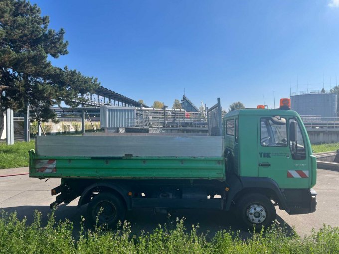 Beifahrerseite - MAN 7,5 Tonnen LKW Typ 8.145 mit 3-Seiten-Kipper-Aufbau Meiller Typ L2000