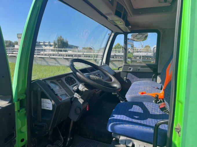 Fahrerplatz - Fahrertüre offen