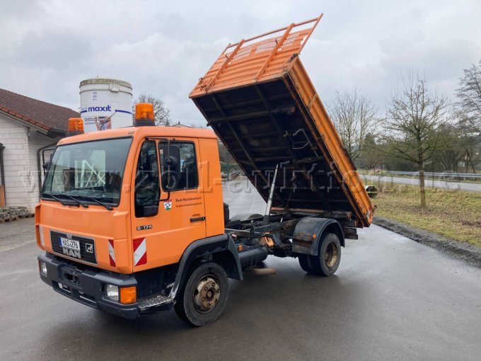 LKW gekippt