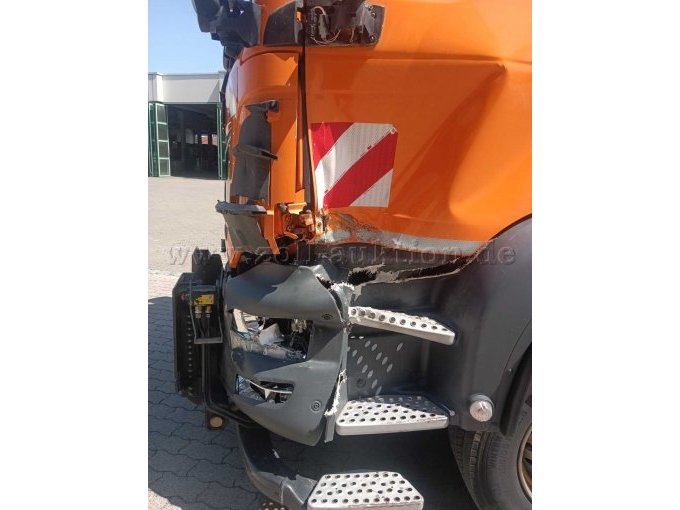 Schaden vorn links