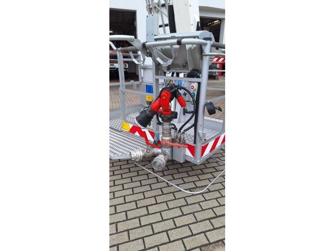 Korb außen mit Monitor