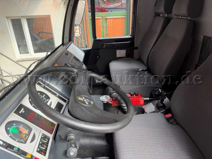 Rüstwagen Innenraum Blick von Fahrerseite 1