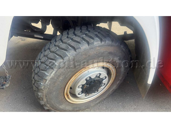 Rüstwagen Bereifung vorne Fahrerseite