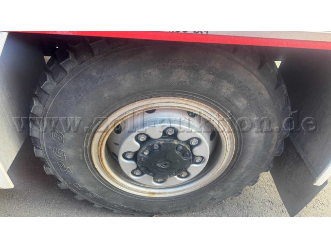 Rüstwagen Bereifung hinten Fahrerseite