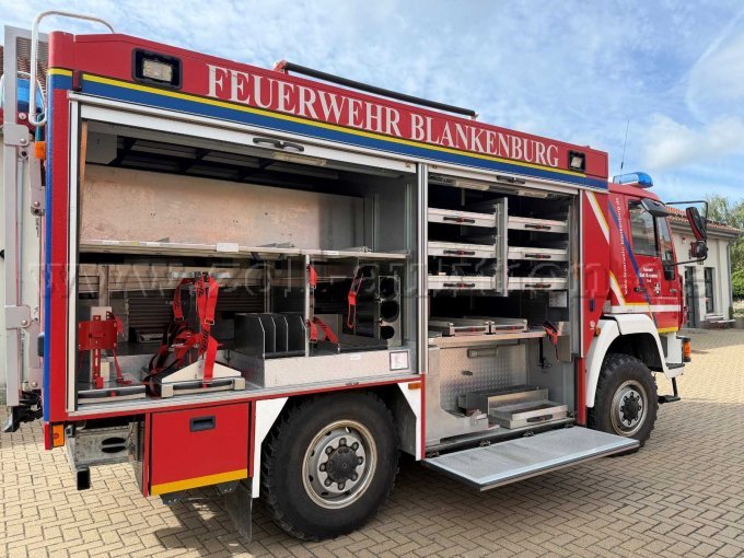 Rüstwagen Seitenansicht Beifahrerseite geöffnet