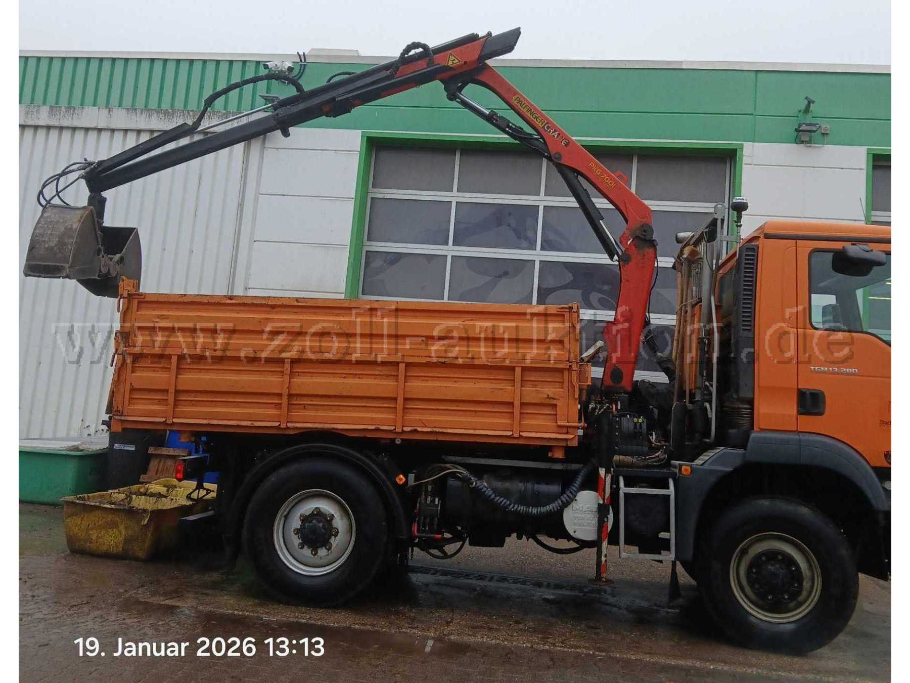 Kran Kipper Seitenansicht