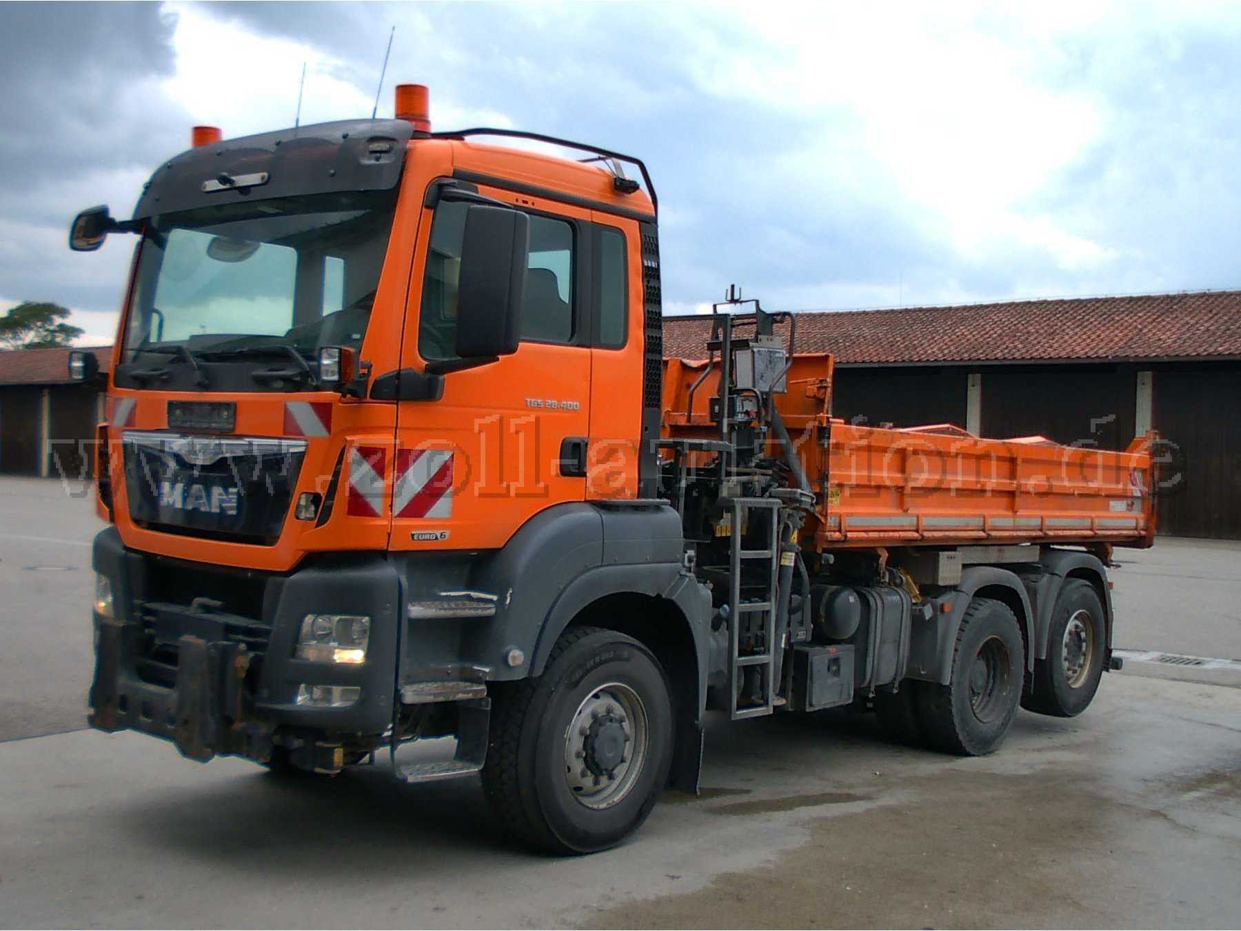 MAN - LKW Kipper off.Kasten- TGS 28.400 mit Hiab-Kranschaden - Unfallschaden - von vorne links