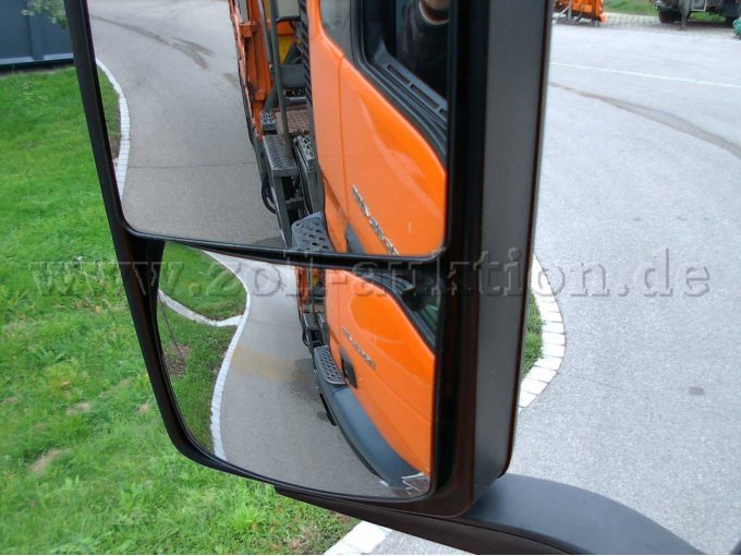 1 MAN-vrachtwagen met open laadbak – TGS 28.400 met Hiab-kraan en Küpper Weisser-strooier – foto 19 – kavel bij Zoll-Auktion, Neu-Ulm
