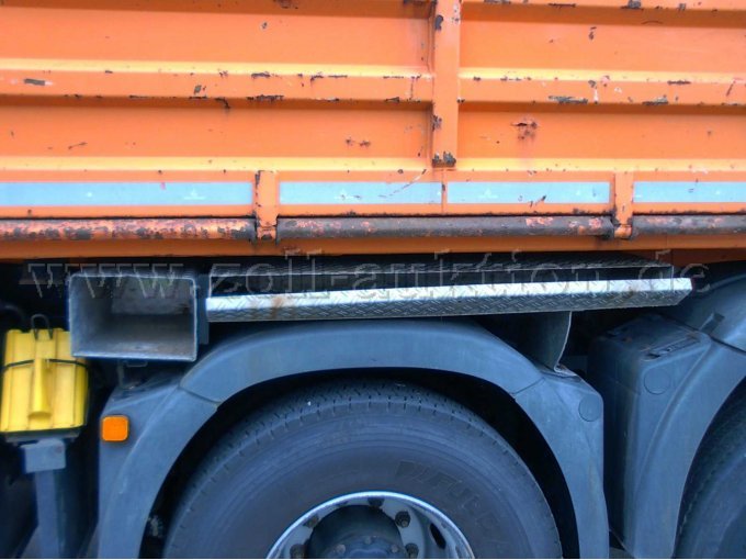 1 MAN-vrachtwagen met open laadbak – TGS 28.400 met Hiab-kraan en Küpper Weisser-strooier – foto 18 – kavel bij Zoll-Auktion, Neu-Ulm