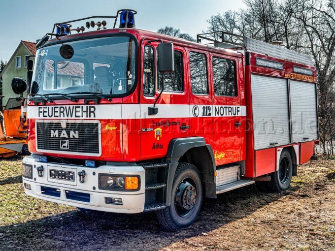 Front- und Seitenansicht links