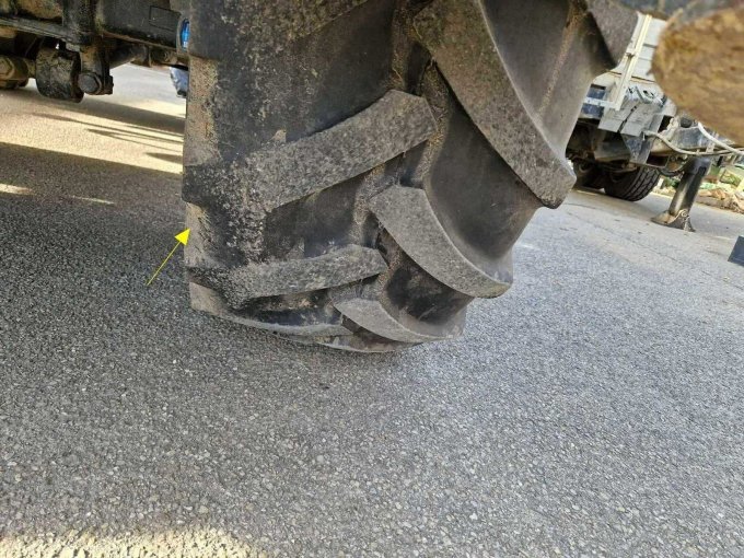 Reifen hinten rechts verschlissen