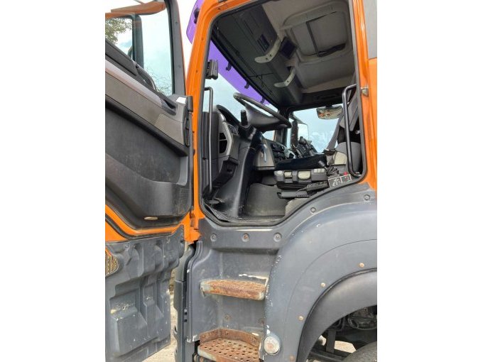 1 MAN-vrachtwagen TGS 18 360 met winterdienstuitrusting – foto 12 – kavel bij Zoll-Auktion, Neuburg a.d.Donau