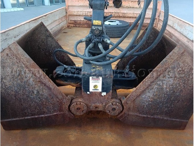 Anbaugerät Schallenkreifer mit Drehmotor von hinten