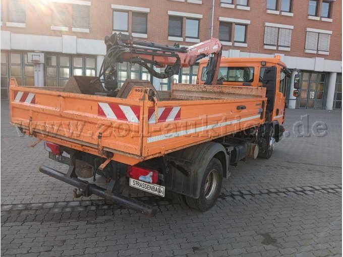 Fahrzeug von hinten rechts