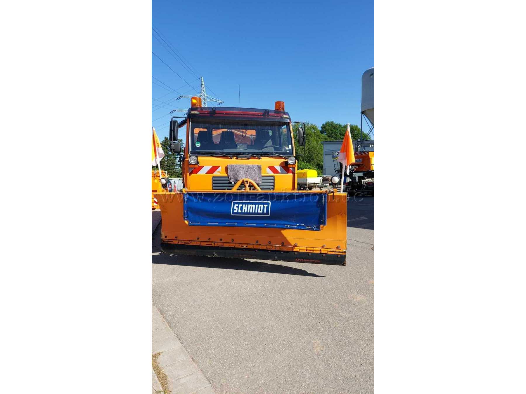 Vorderansicht mit Schneepflug