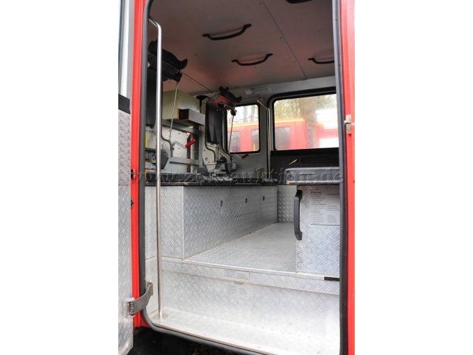 Einstieg Fahrerseite hinten