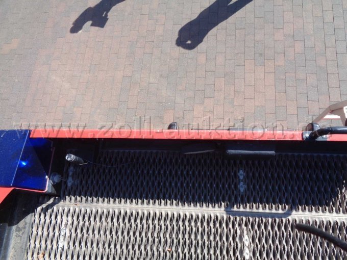 Ansicht Dachkante mit Lackabplatzungen