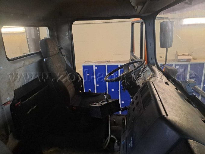 Innenraum zum Fahrersitz